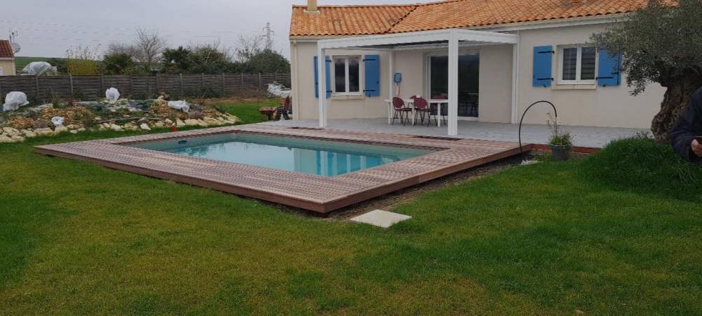 bords-piscine-bois-jardin-maison
